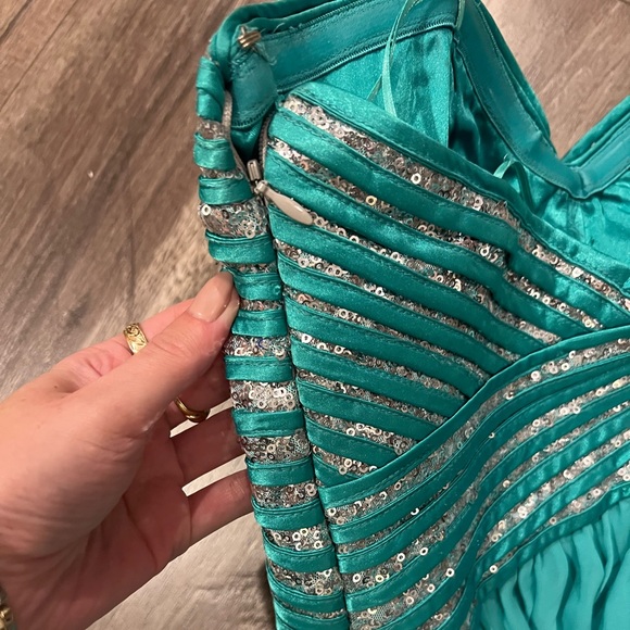 Morgan & Co Aqua Blue Sequined Strapless Evening Gown Formal Dress, Size 4 - Picture 7 of 8